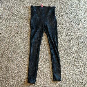 Spanx faux leather leggings sz medium